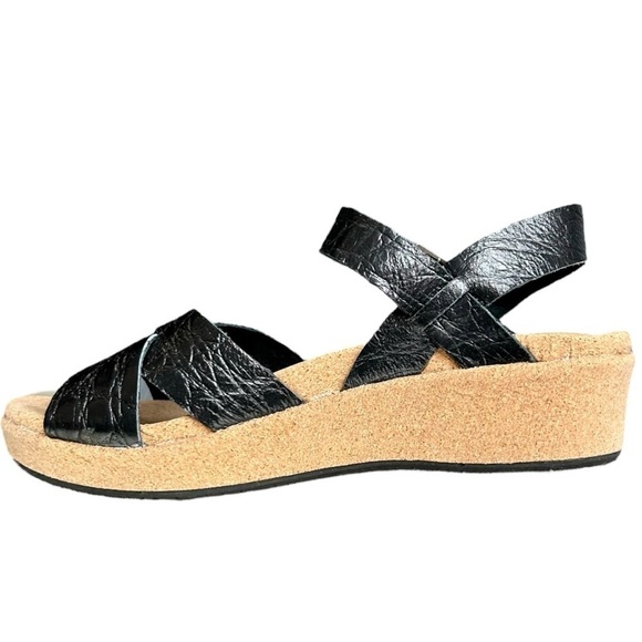 Revitalign Platform Leather Buckle Sandals, Size 6 EUC Vacation Casual Sandals - Picture 4 of 10